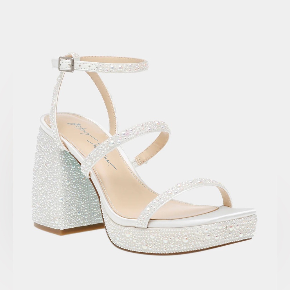 Betsey Johnson - Ivory Pearl Platform Heel (Size 9)